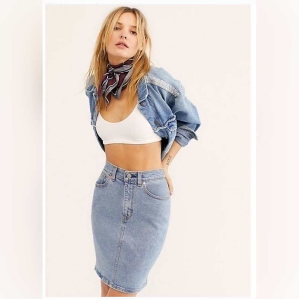 Levi's Premium Essentials Core Denim Skirt